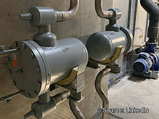 2x HR2 highside float regulators at a 6.000 kW installation in France